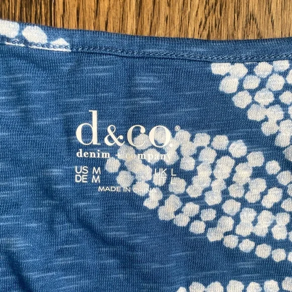 Elegant Blue and White Midi Dress - Picture 2 of 10